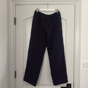 Aritzia mega straight sweatpants, new with tags size medium